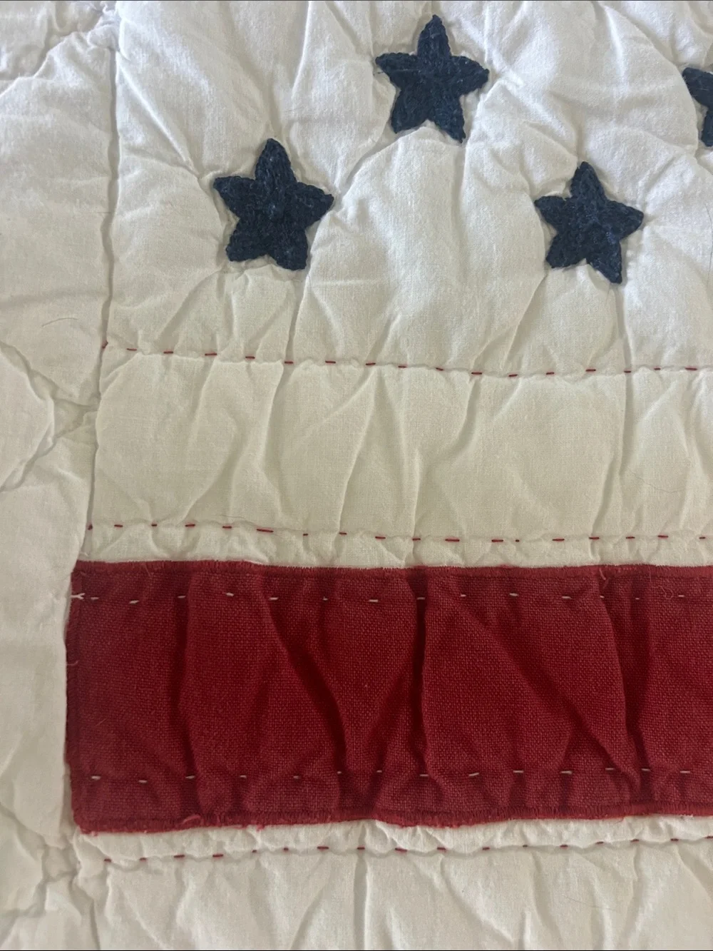 Pottery Barn Americana king sized quilt and shams - Picture 5 of 7
